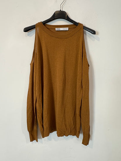 ZARA.  top fino camel hombros
