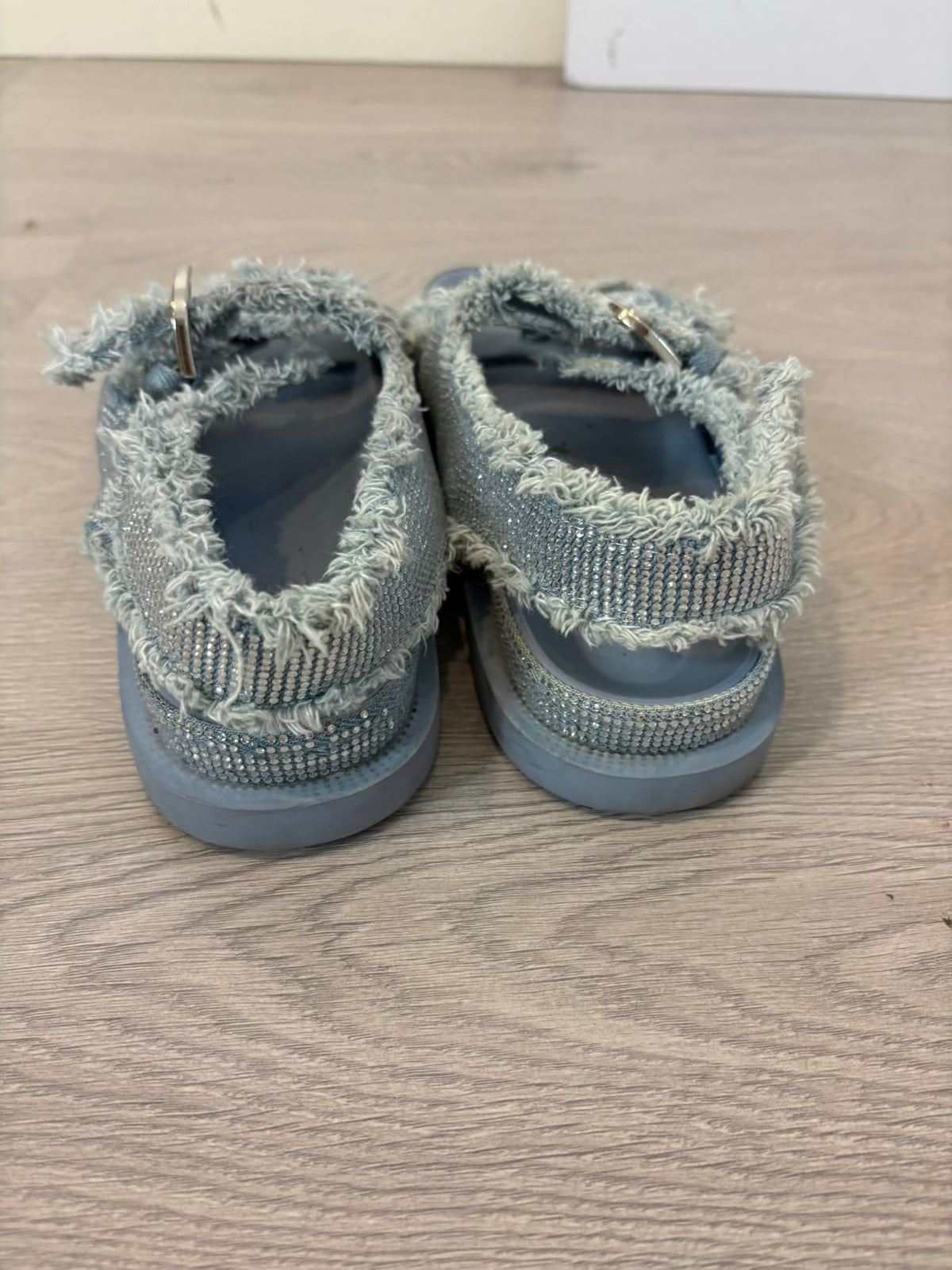 ZARA. Sandalia plana tejido brillos. T 38