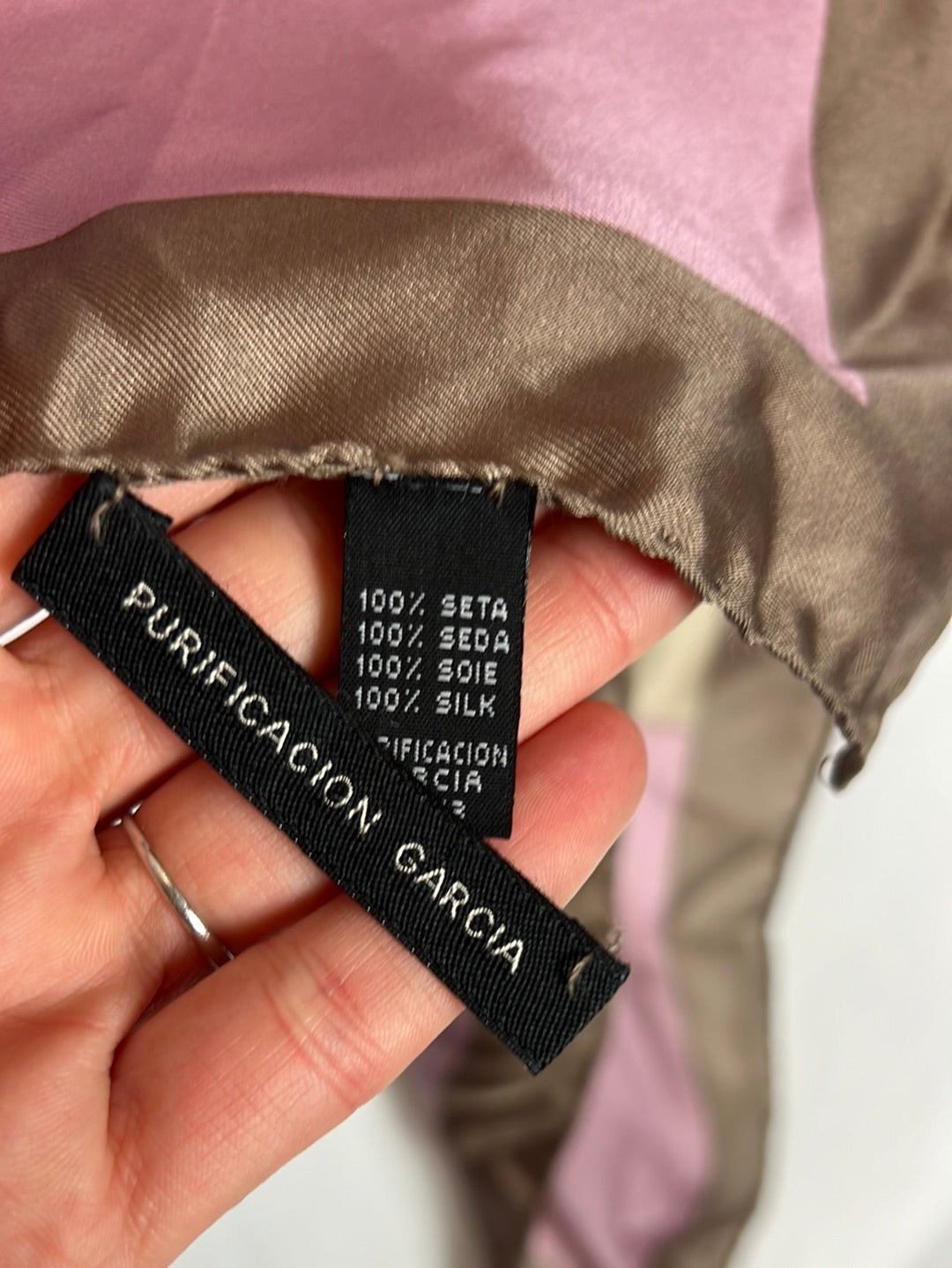 PURIFICACIÓN  GARCIA. Pañuelo seda estampado