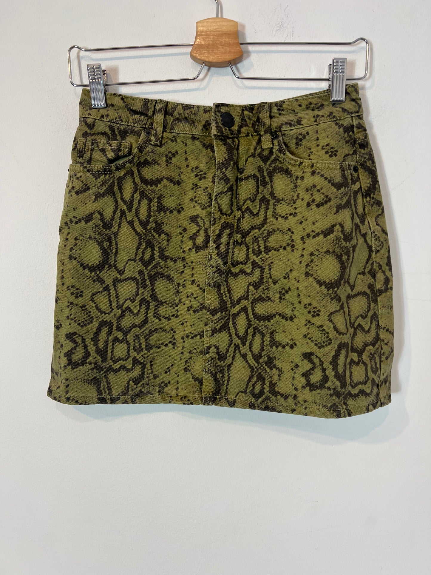 BERSHKA. Green denim skirt. Size XS