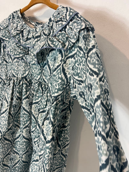 DOÑA CARMEN. Vestido estampado azules. T 8 años