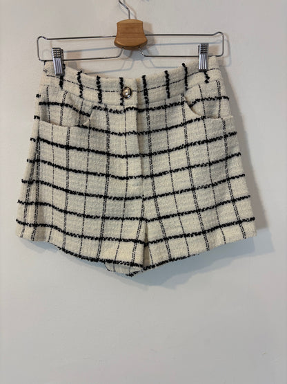 ZARA. Total look tweed blanco y negro