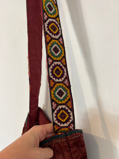 OTHERS. Embroidered velvet bag