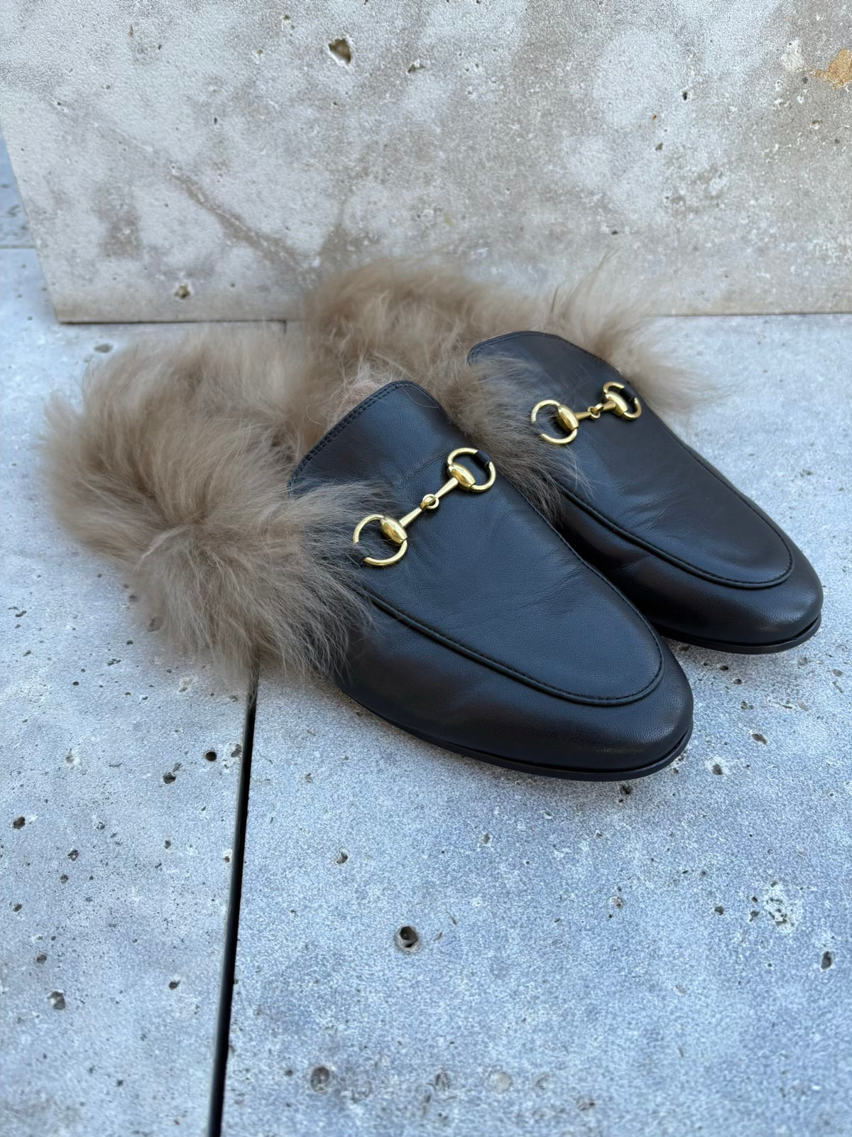 GUCCI. Mules Princetown forro pelo. T 38
