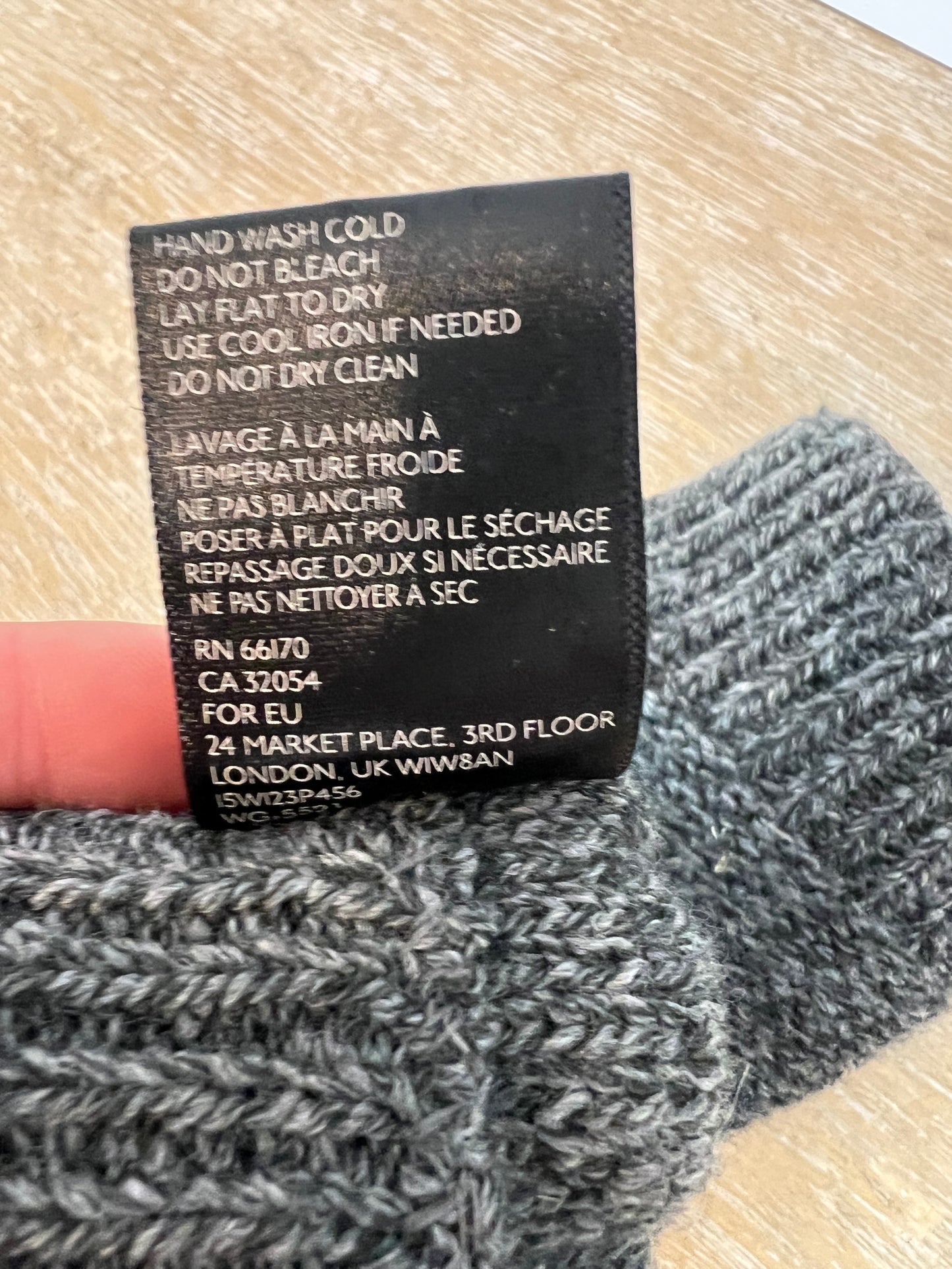 OTRAS. Guantes grises