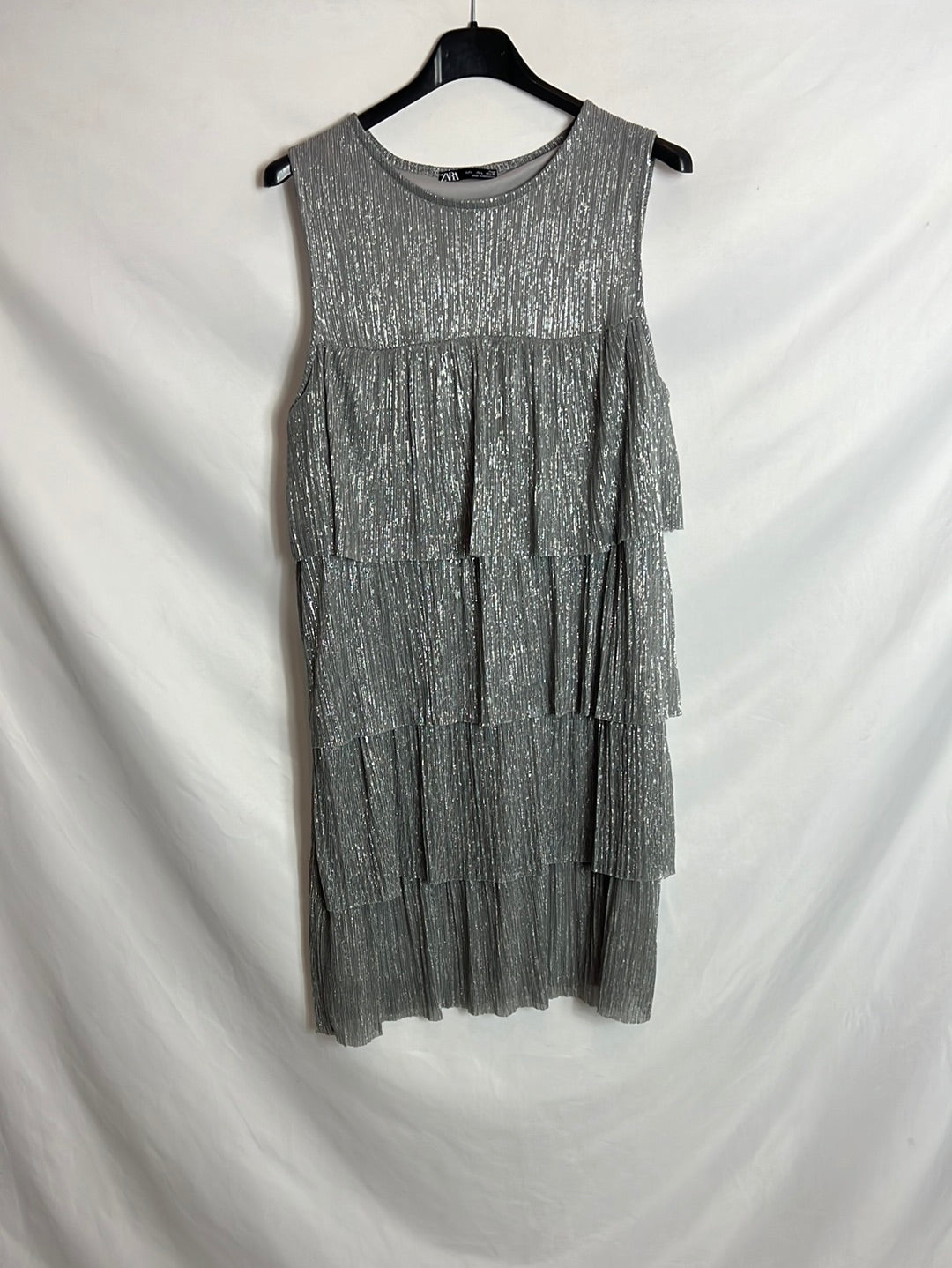 ZARA. Short silver dress with ruffles. TL