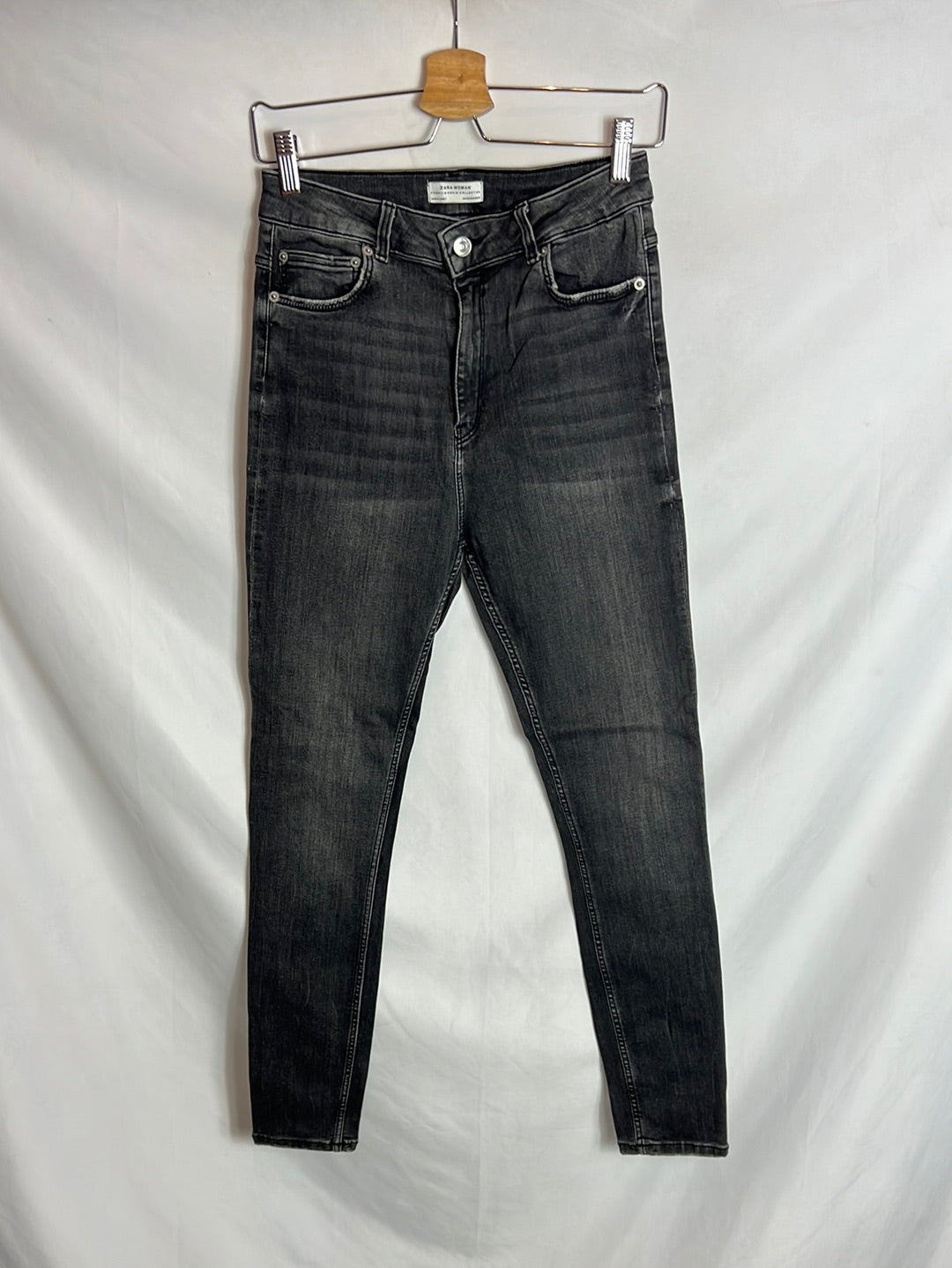 ZARA. Dark grey skinny denim. Size 40
