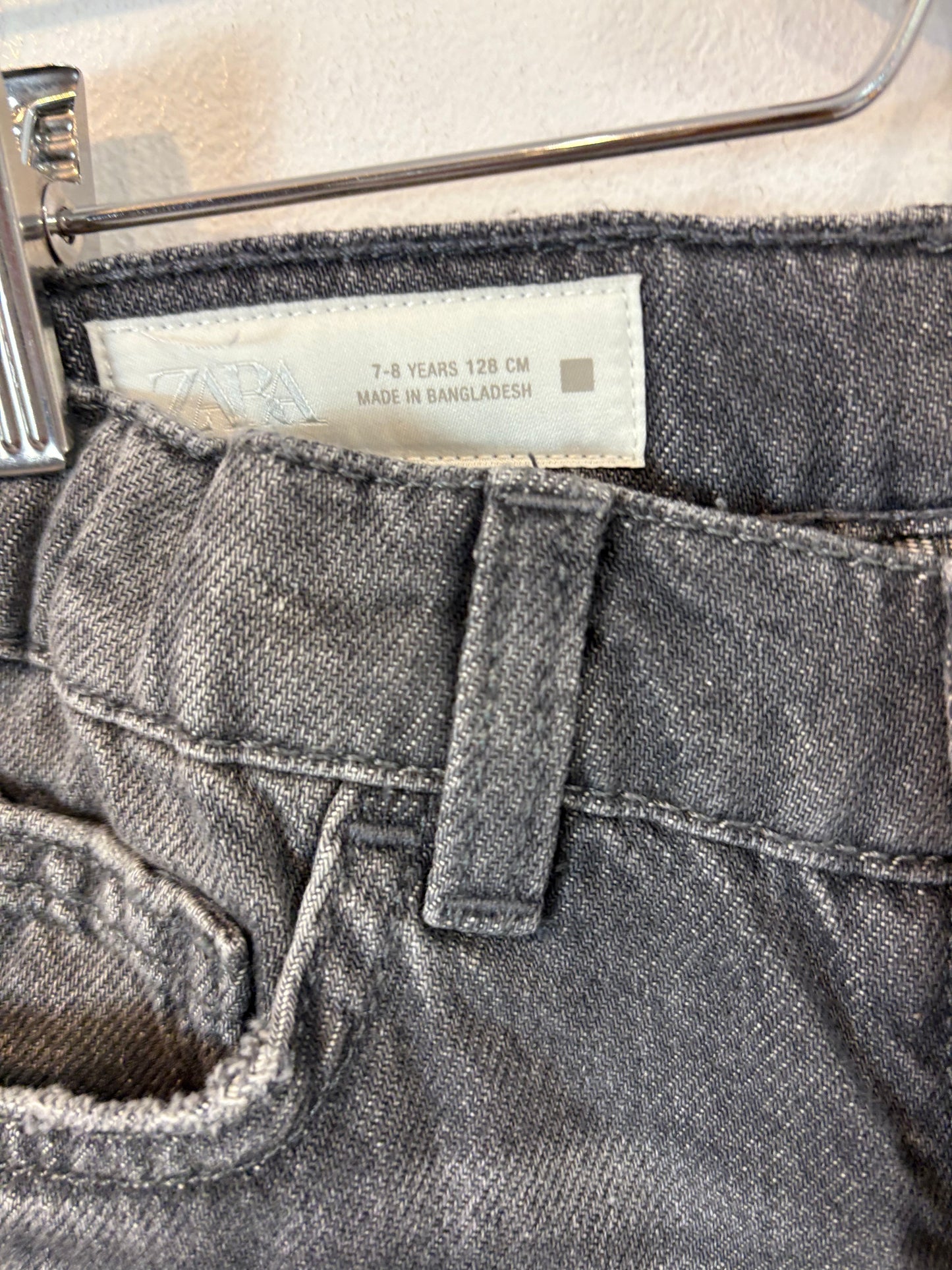 ZARA. Pantalón denim gris T.7-8 años