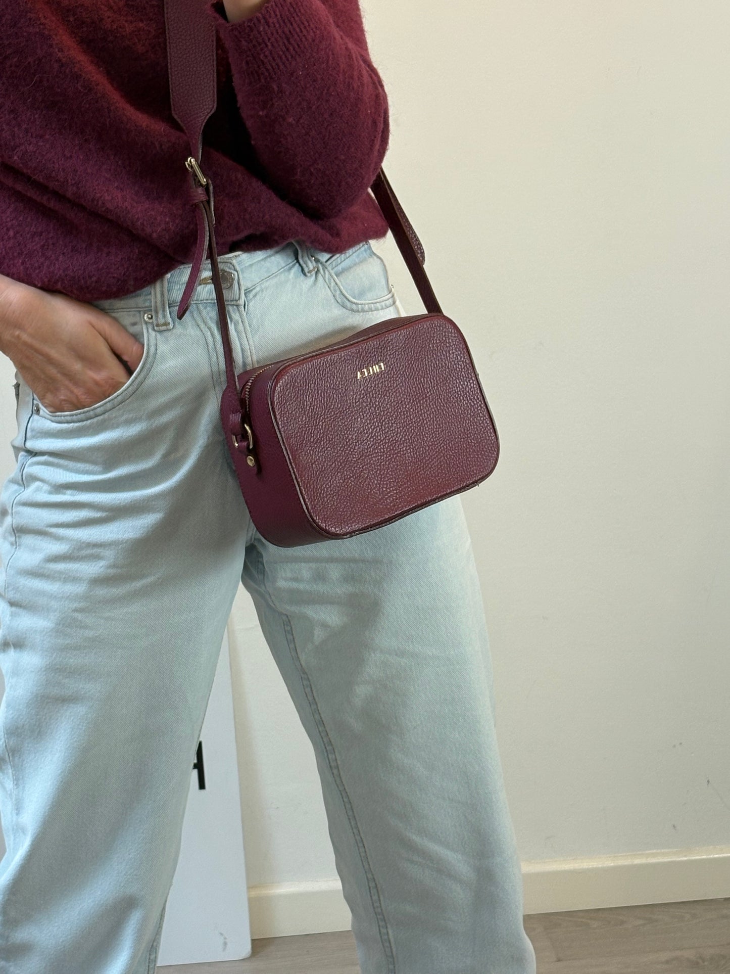 EHLEA. Bolso piel burdeos