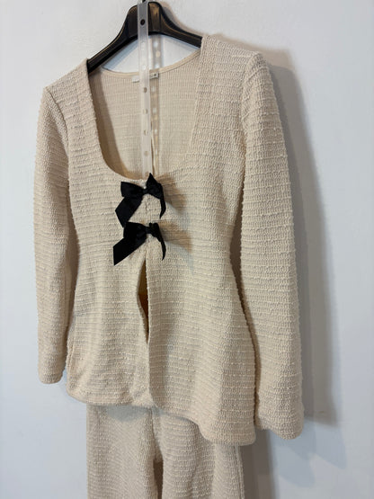 ZARA. Conjunto beige textura lazo