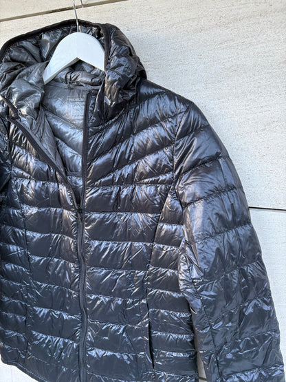 UNIQLO. Ultralight dark gray down jacket with hood. TM