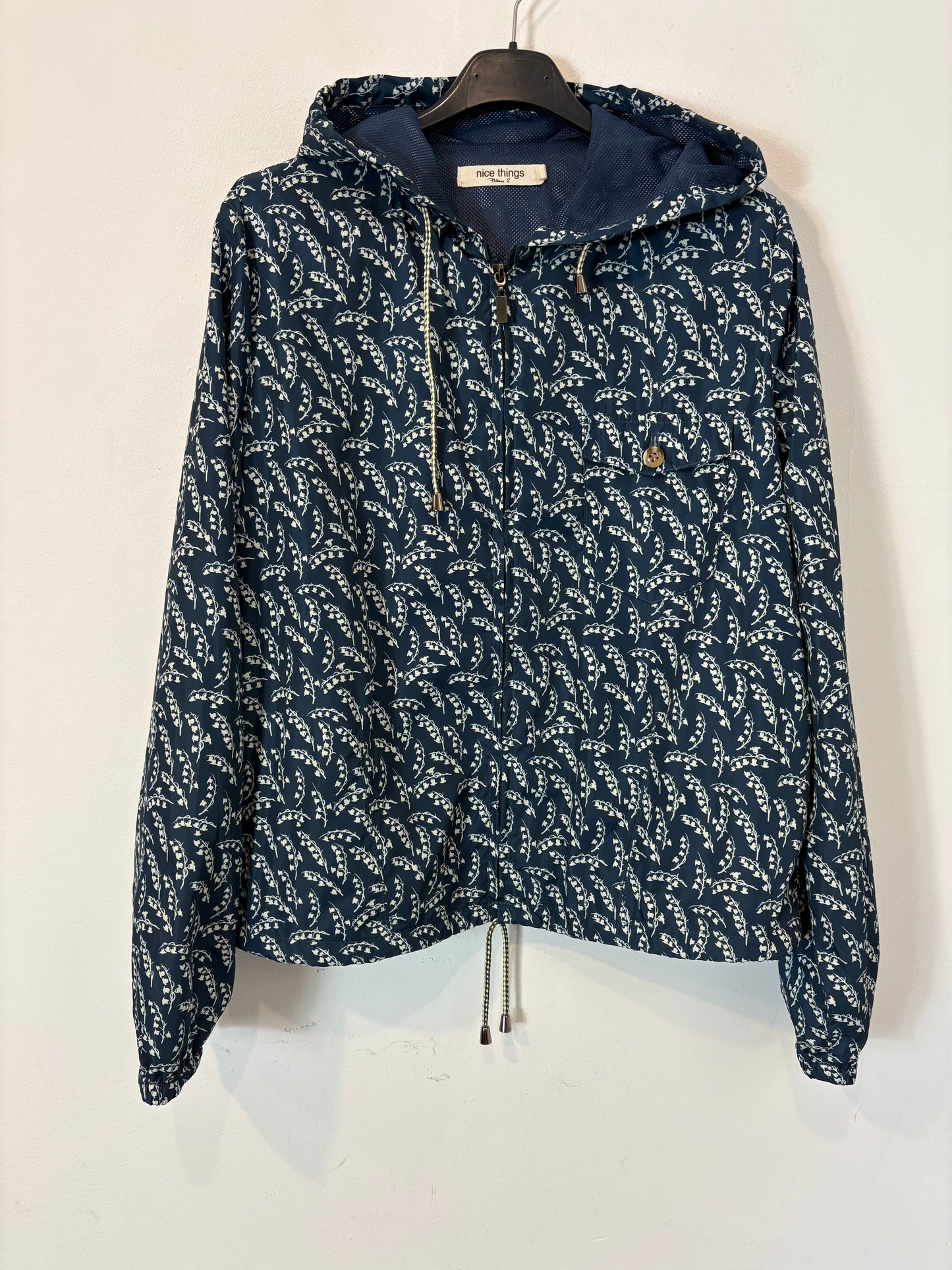 NICE THINGS .Chubasquero verde estampado