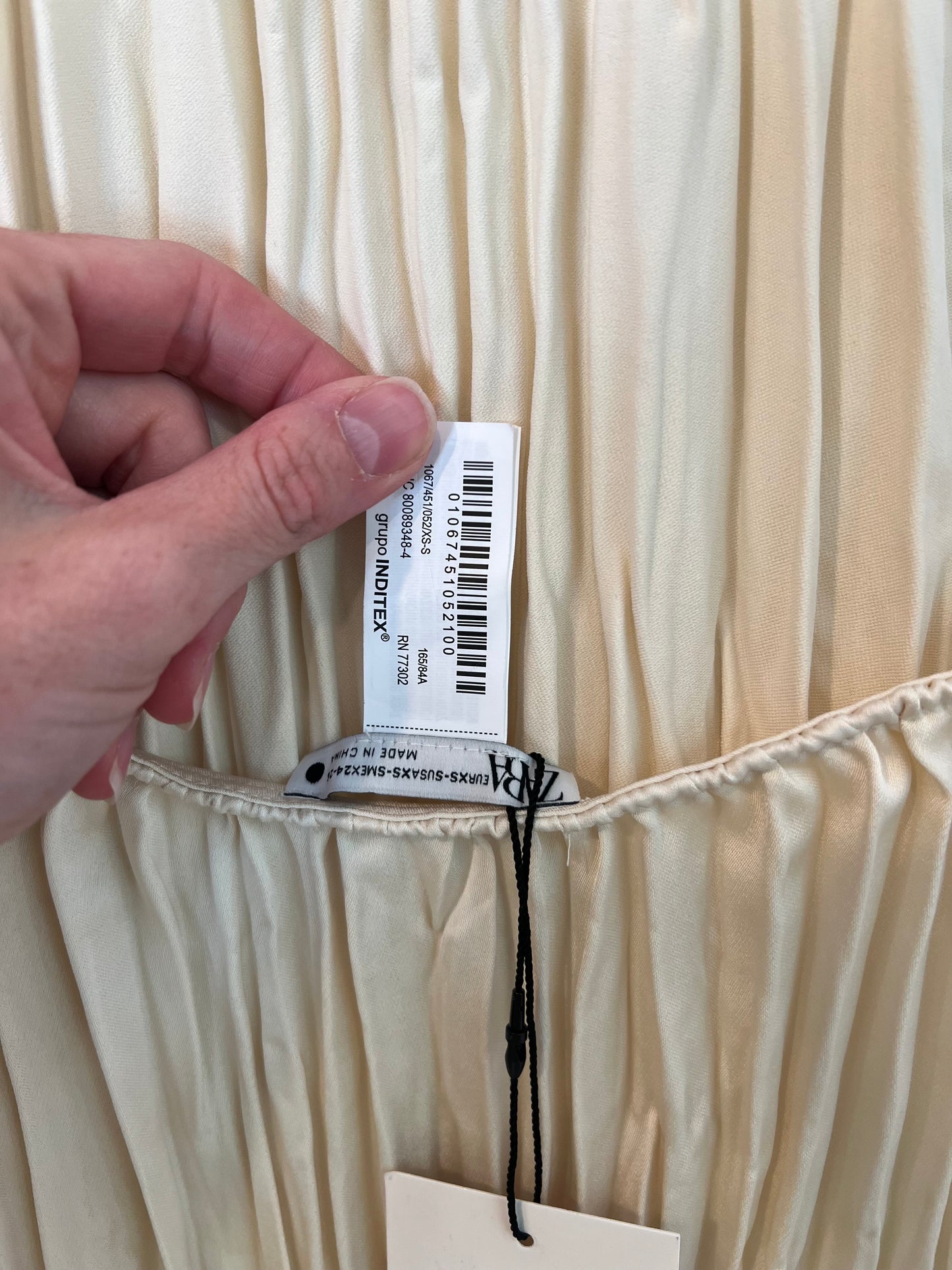 ZARA. Vestido plisado espalda T.xs/s