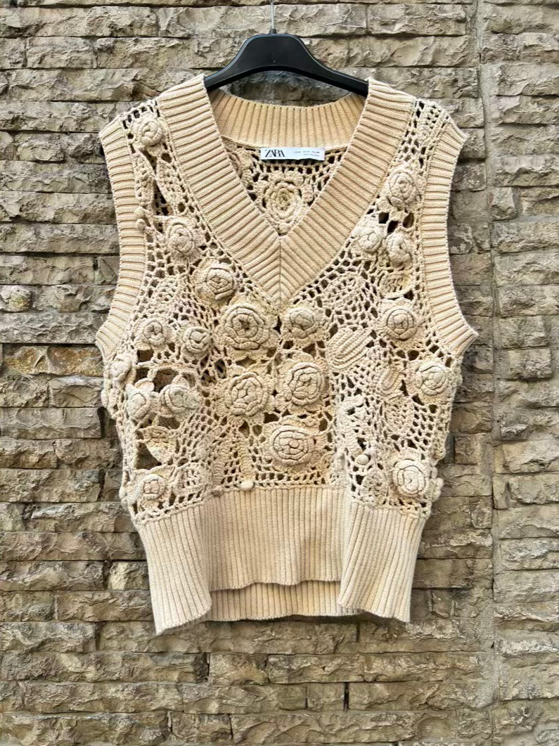 ZARA. Top beige croché