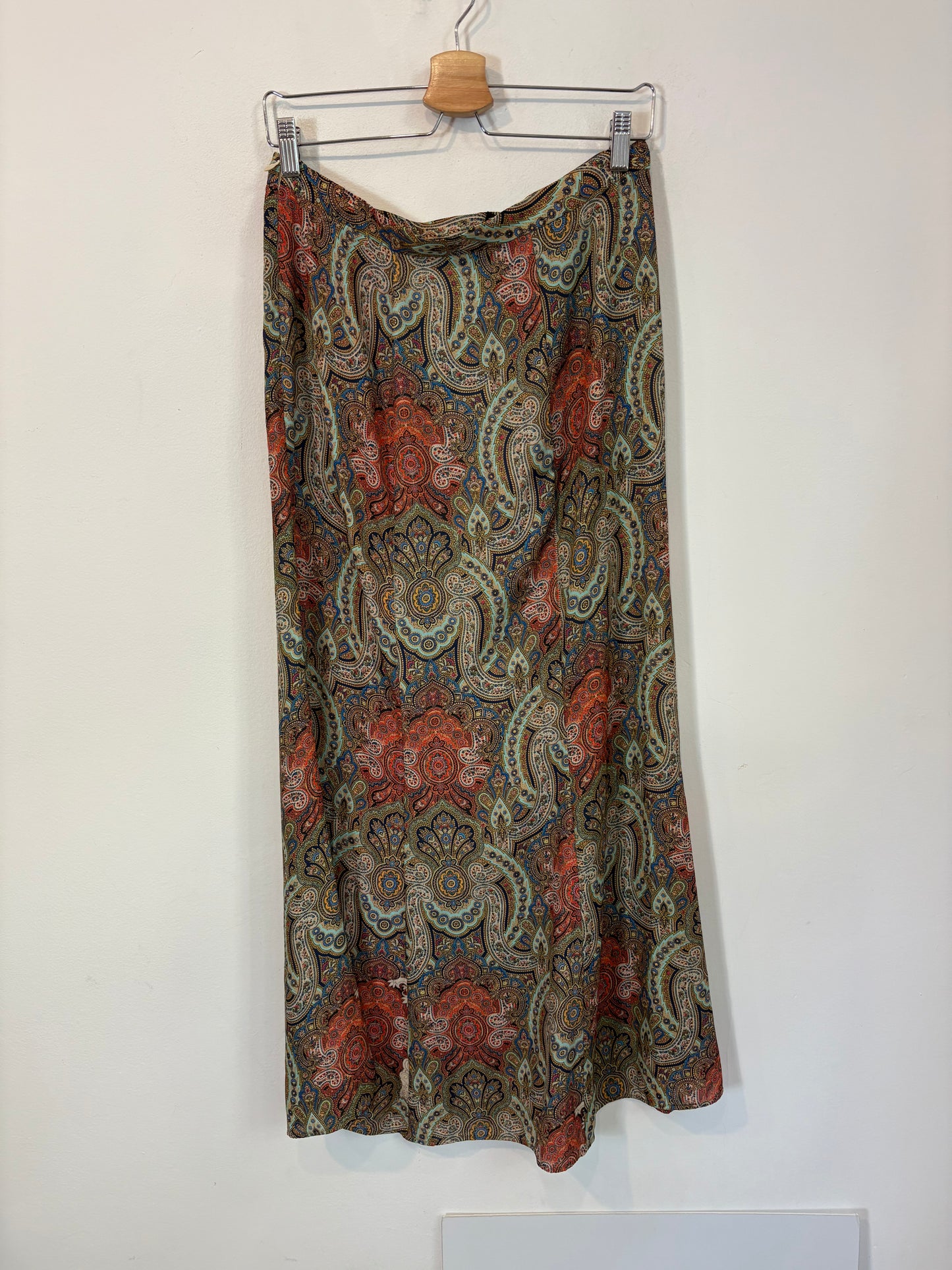 ZARA. Falda fluida con estampados verdes