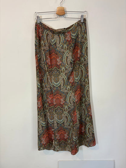 ZARA. Falda fluida con estampados verdes