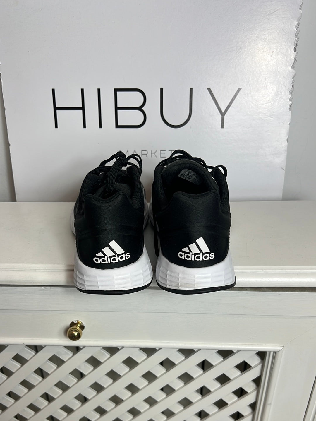 ADIDAS. Zapatilla negra textura. T 38 1/2