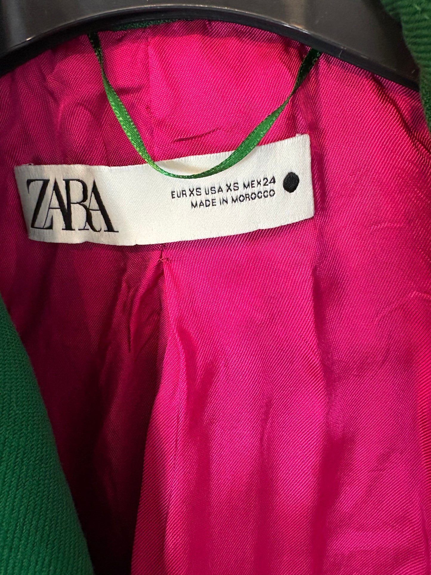 ZARA. Traje de chaqueta verde doble botonadura
