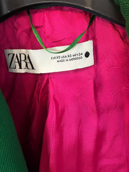 ZARA. Traje de chaqueta verde doble botonadura