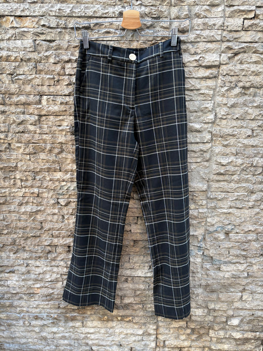 ZARA. Pantalón cuadros botón dorado