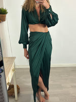 FASHION NOVA. Total look top y falda verde T.s