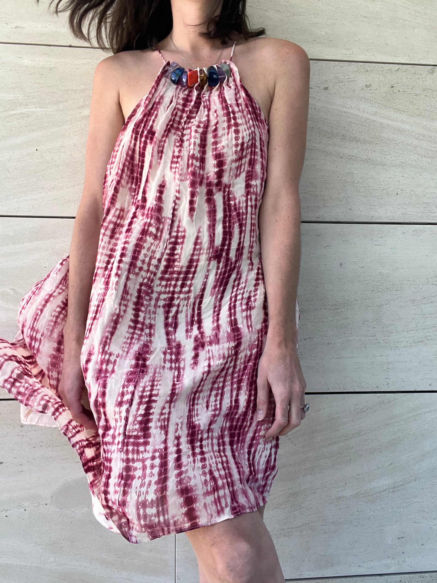ZARA. Vestido corto detalle escote. T S