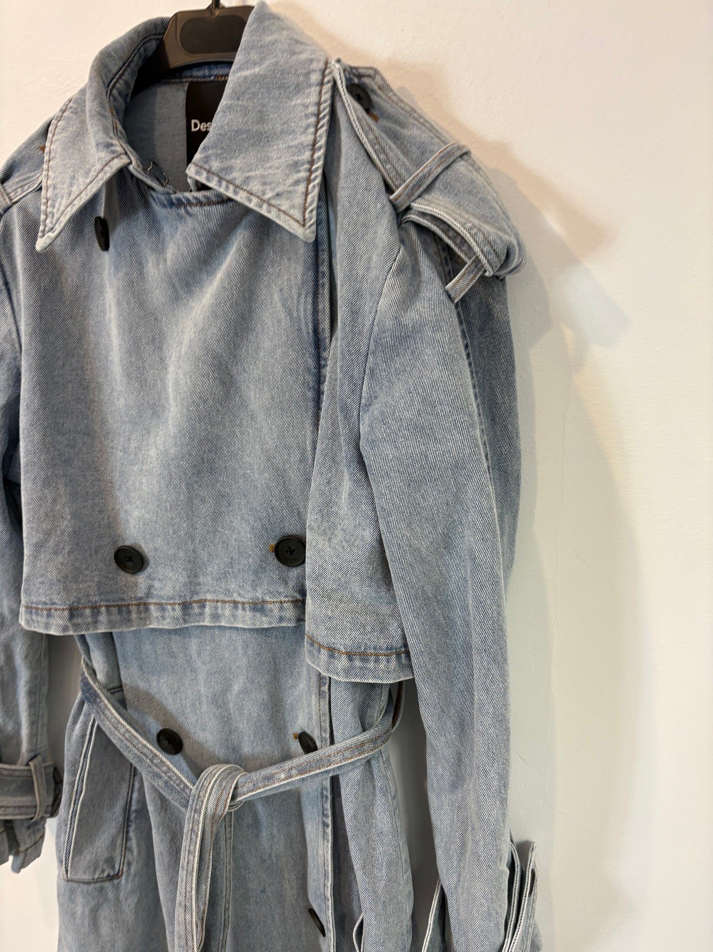 DESIGUAL. Gabardina denim