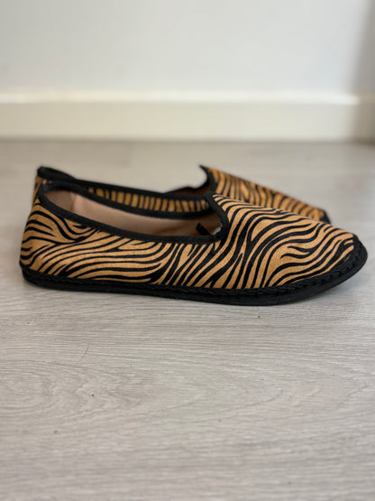 STEVI STEFAN. Venecianas textura estampada. T 41