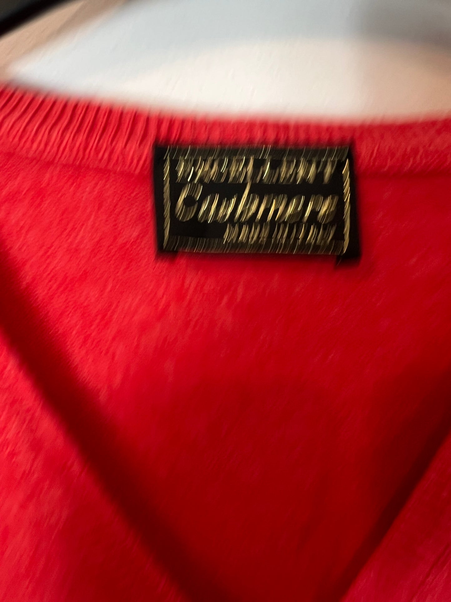 EXCELLENT CASHMERE. Red cashmere button-down jacket. TS