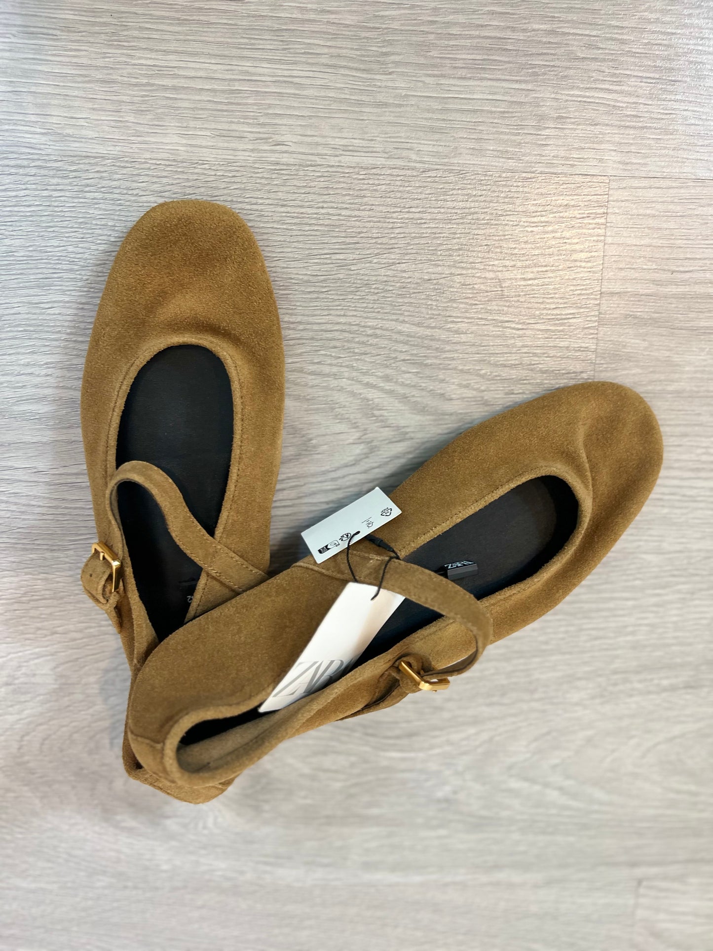 ZARA. Bailarina piel caqui T.42