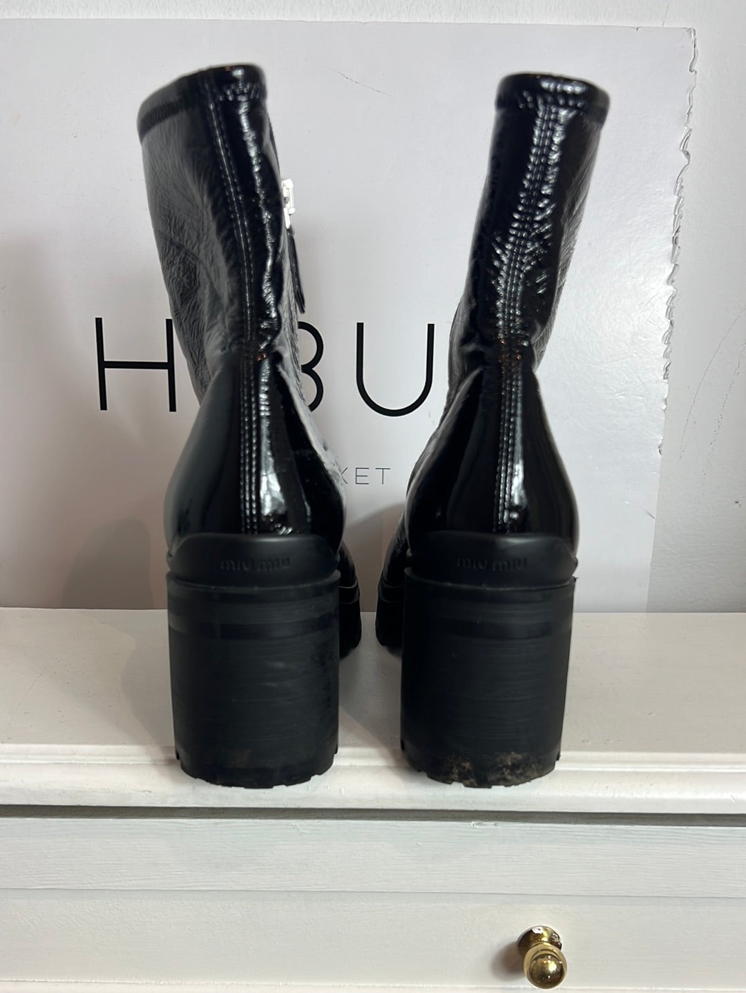 MIU MIU . Botines negros textura. T 39
