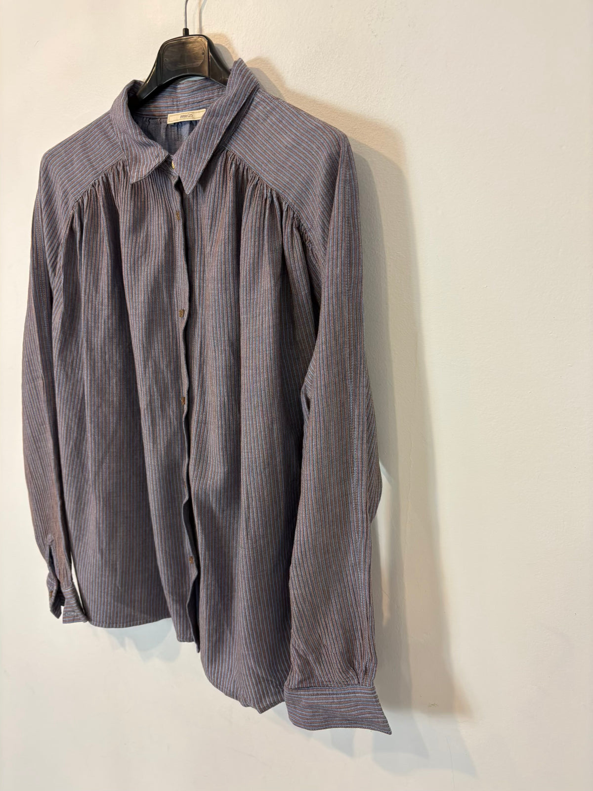 SESSÚN. Blusa textura rayas