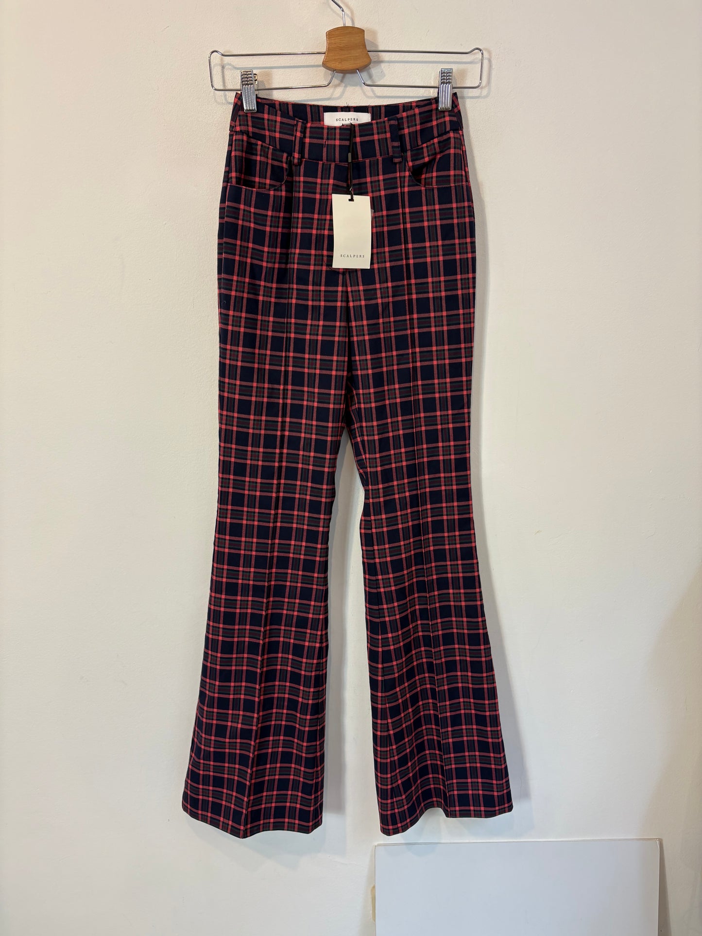 SCALPERS. Pantalón azul cuadros