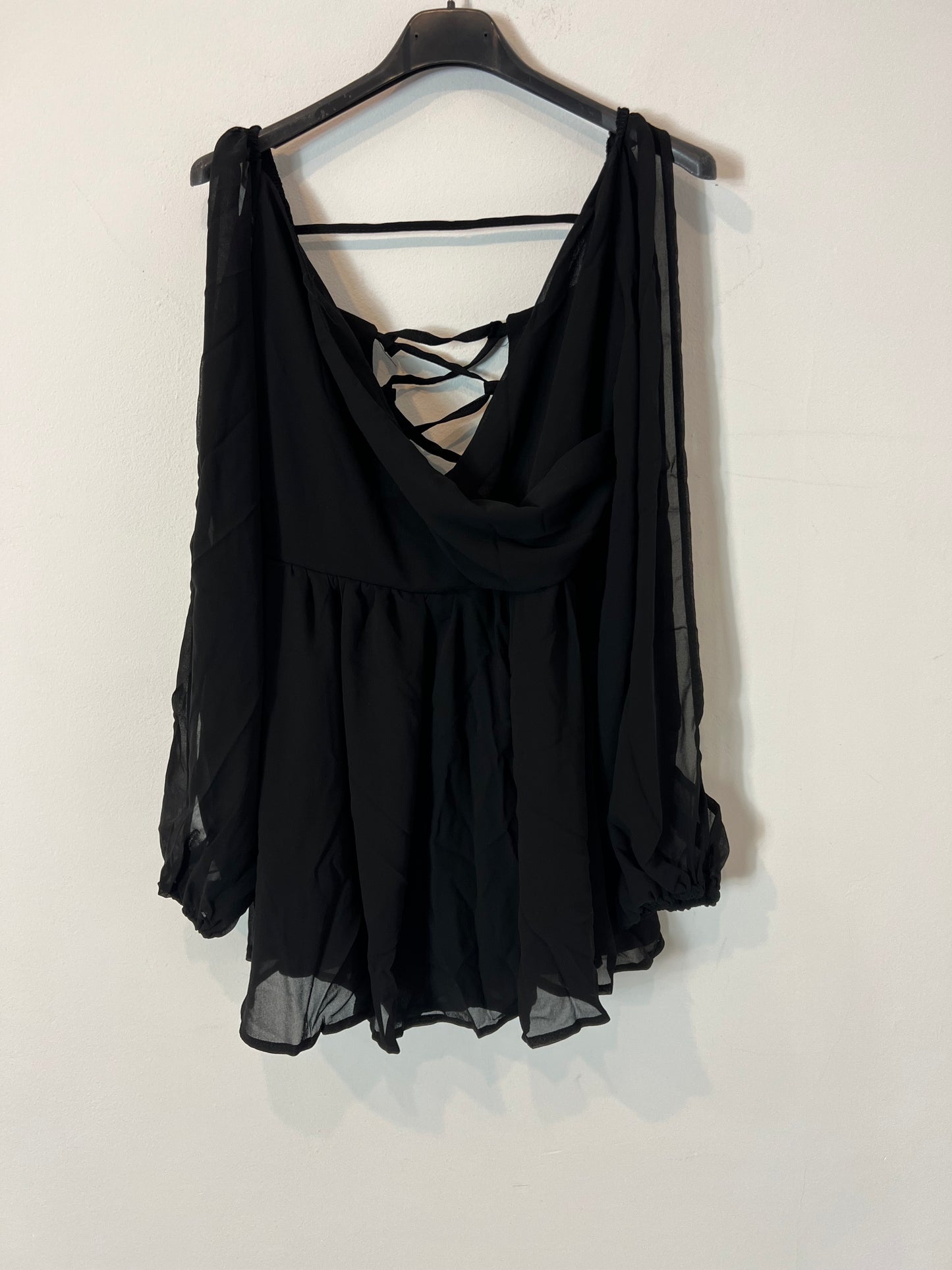 OTRAS. Mono corto negro fluido. T M