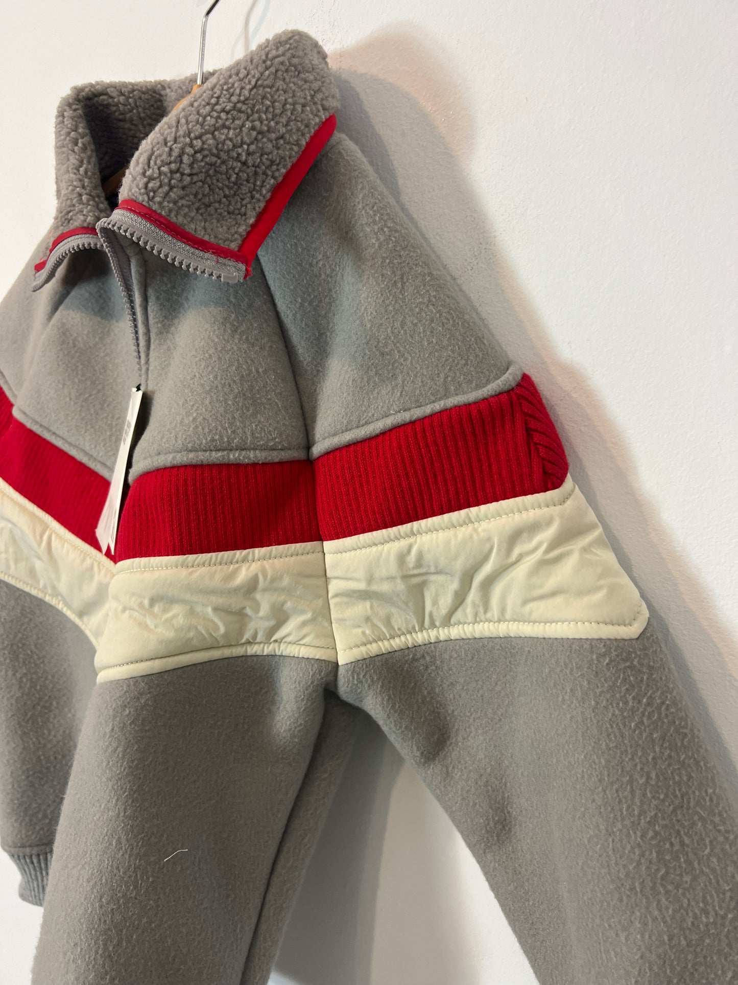 ZARA. Chaqueta gris textura polar. T 7 años