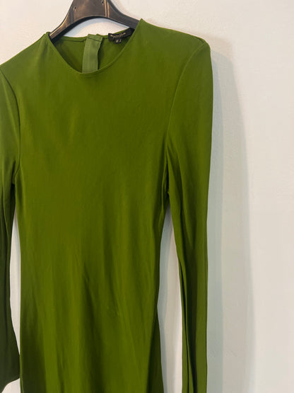 MASSIMO DUTTI. Vestido largo verde T.s