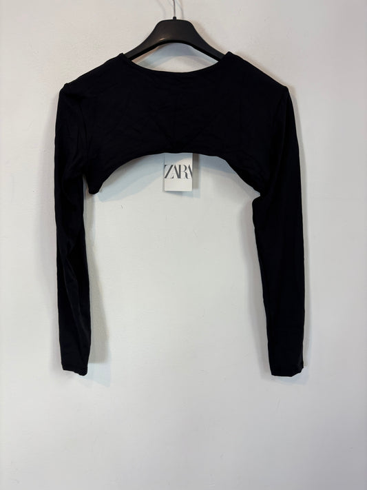 ZARA. Black crop top with long sleeves
