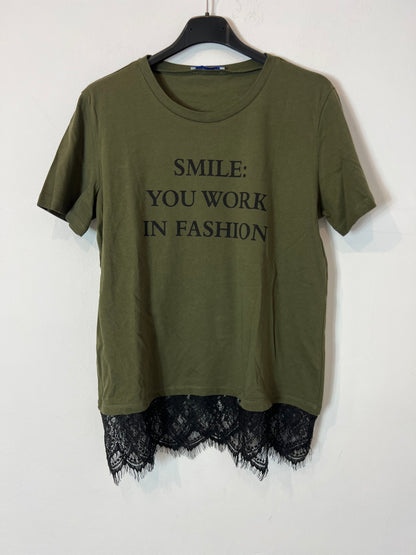 ZARA. Camiseta verde detalle encaje. T M