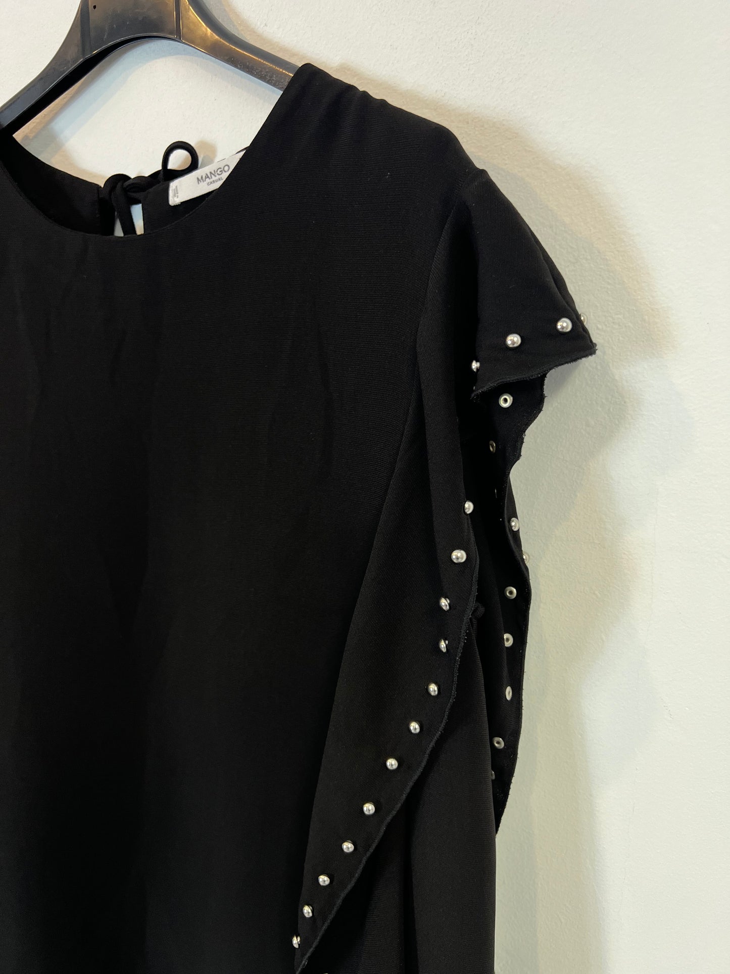 MANGO. Vestido croto volante tachuelas. T M