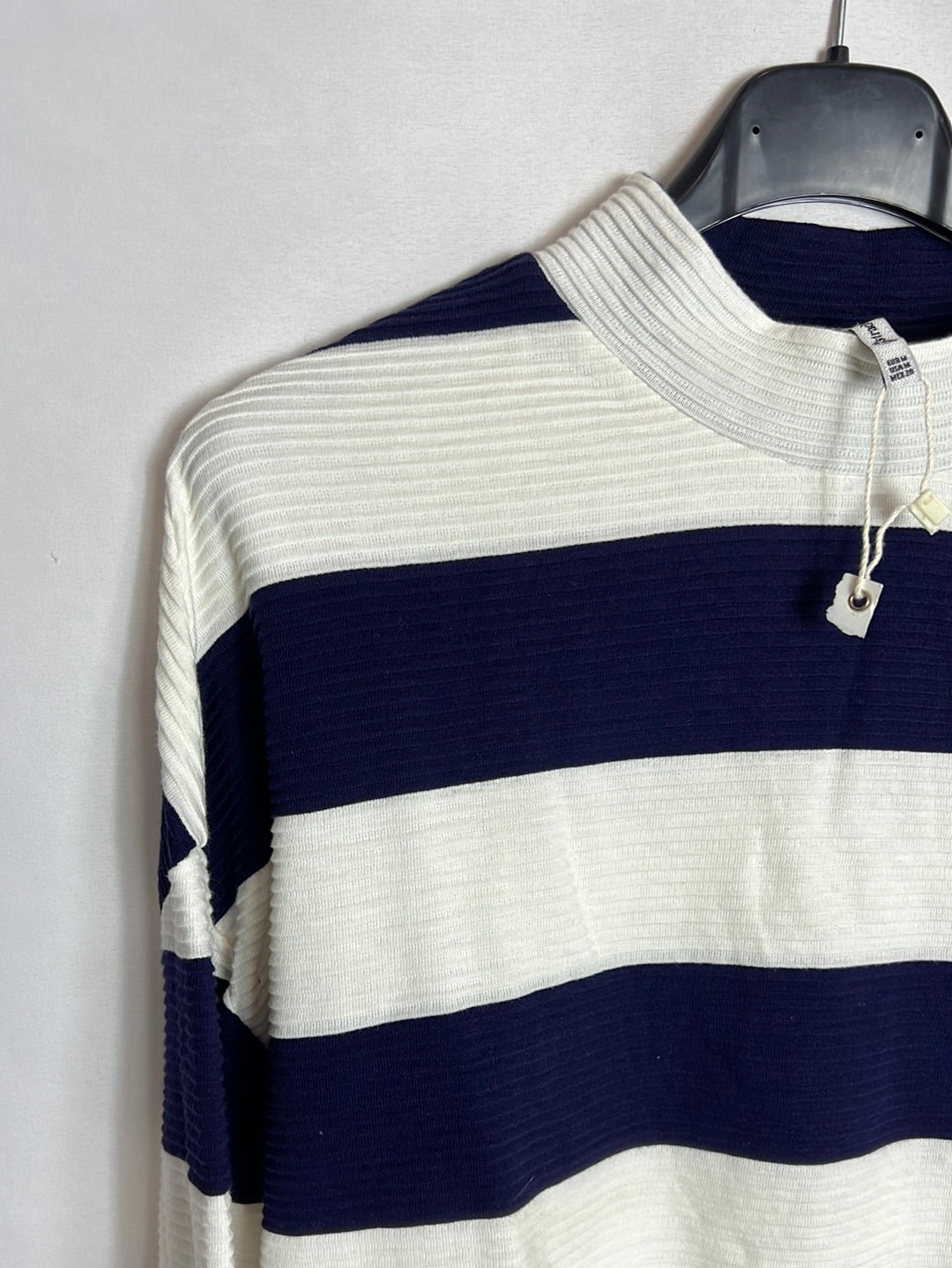 STRADIVARIUS . Top rayas textura . T M