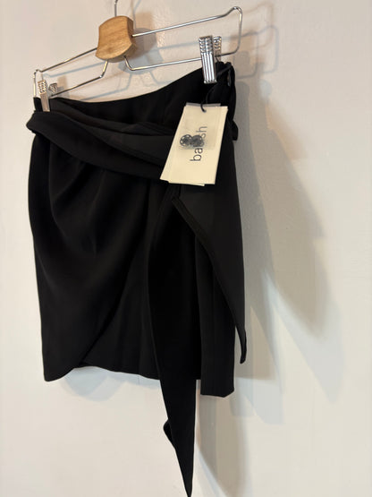 BA&SH. Falda negra  lazada