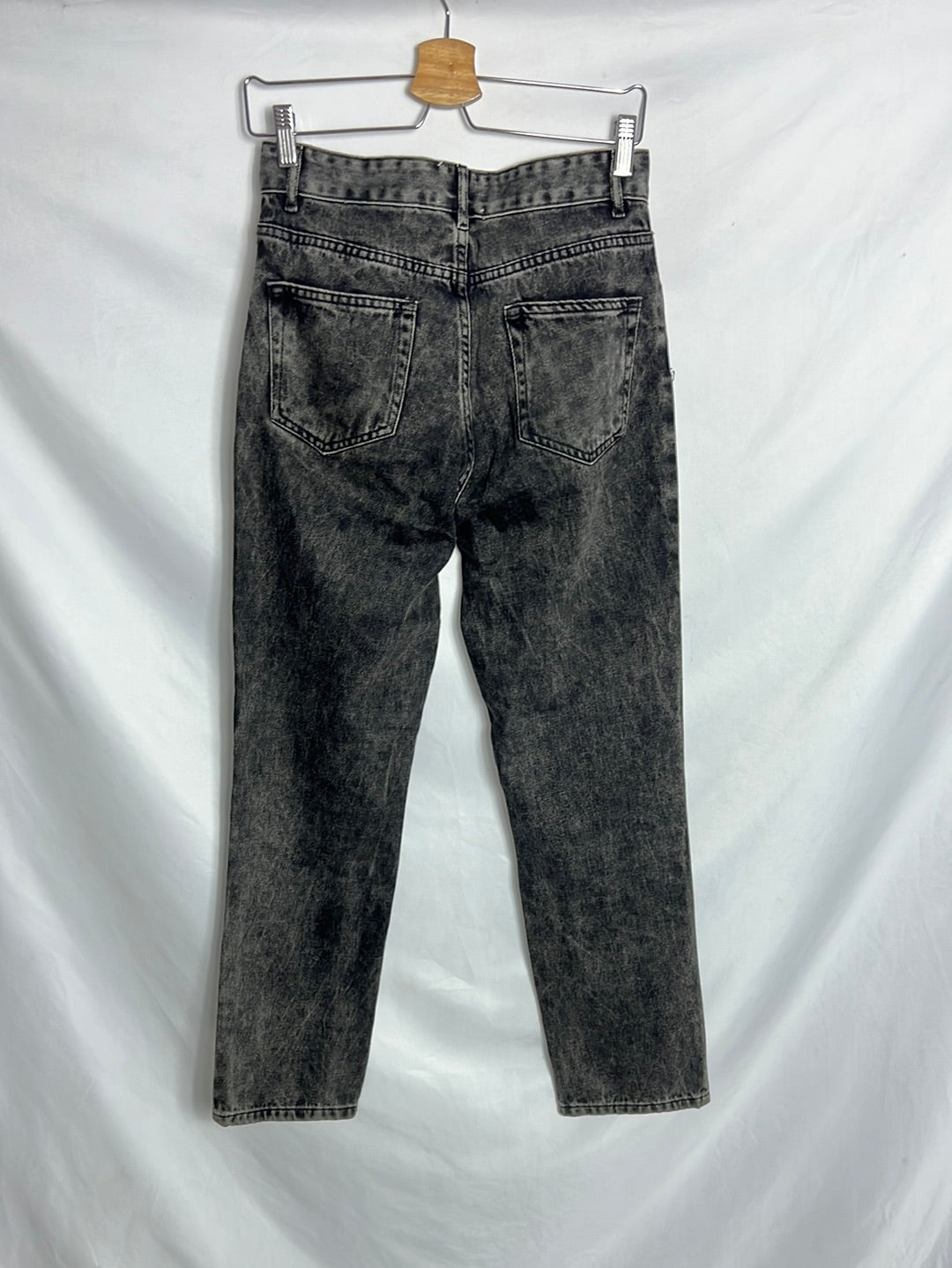 BIMBA Y LOLA. Denim negro efecto desgastado. T 38