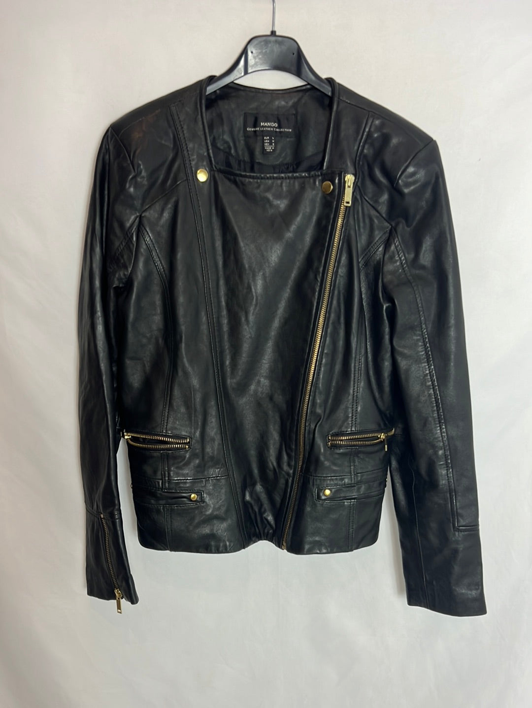 MANGO. Chaqueta piel negra. T L