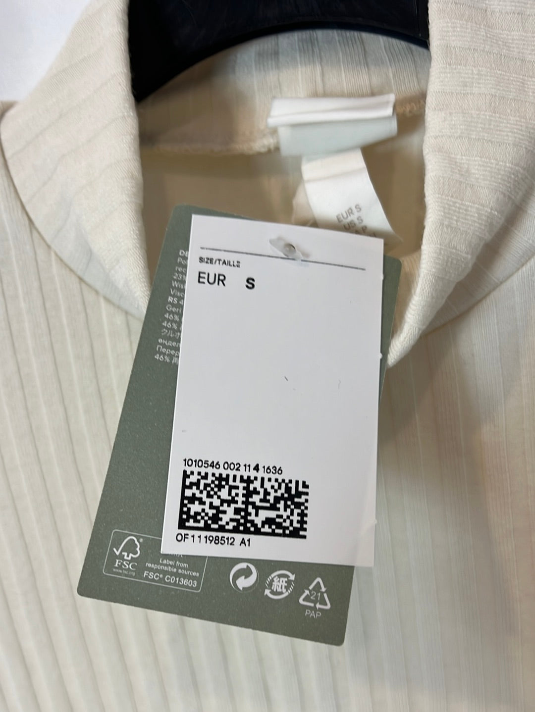 H&amp;M. Ribbed beige top Ts