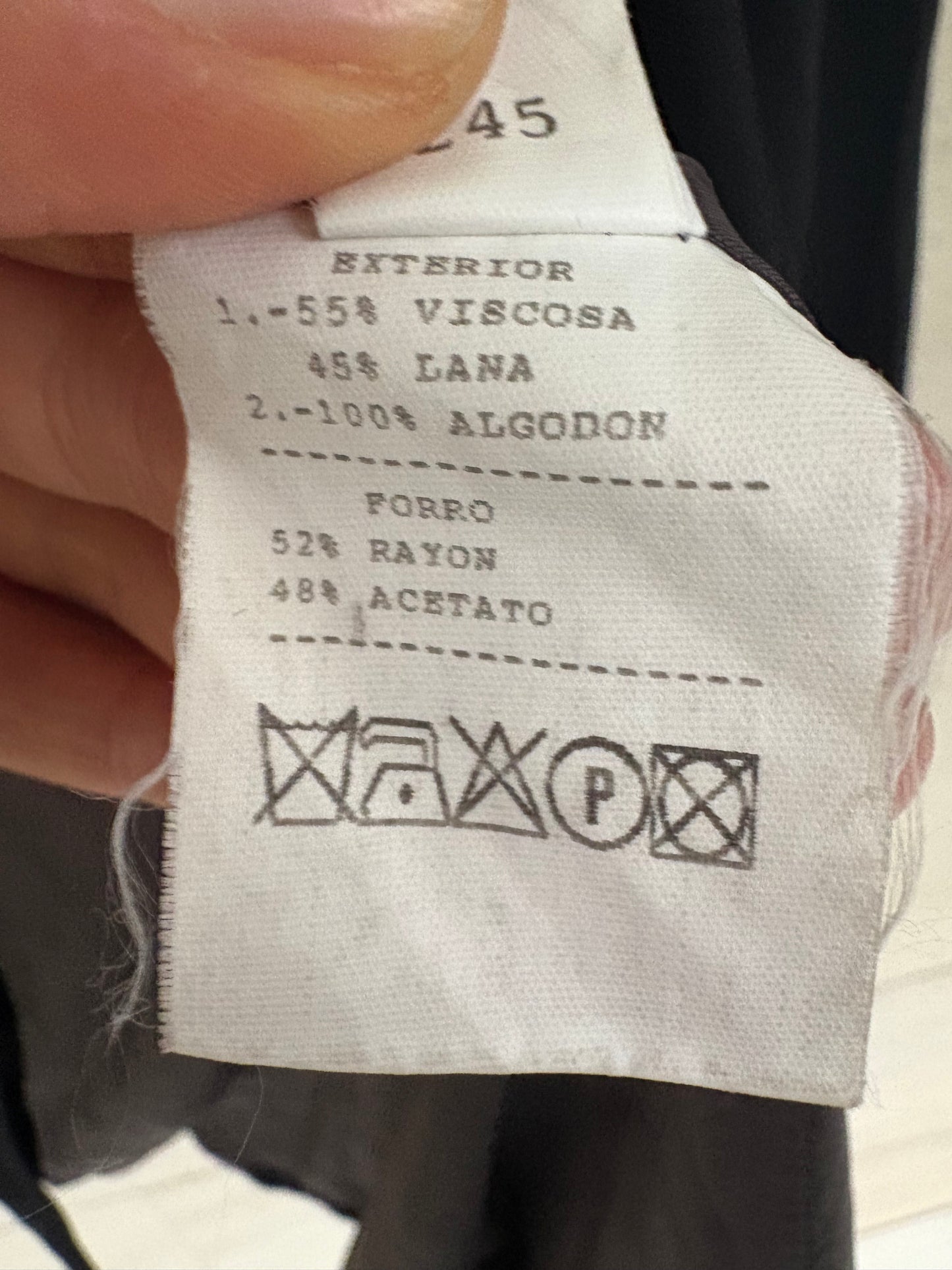 OTRAS. Blazer negra vintage detalles en terciopelo