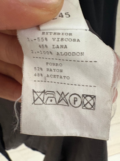 OTRAS. Blazer negra vintage detalles en terciopelo