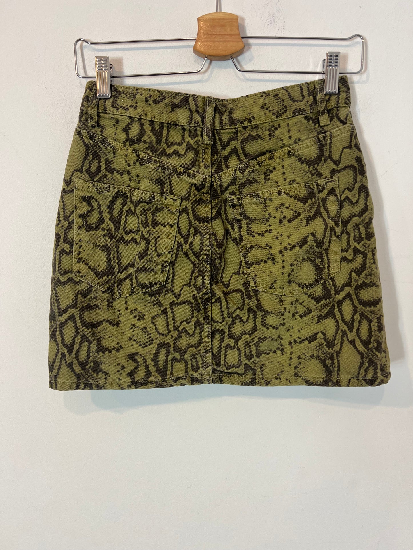 BERSHKA. Green denim skirt. Size XS