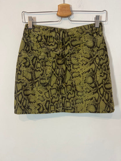 BERSHKA. Green denim skirt. Size XS