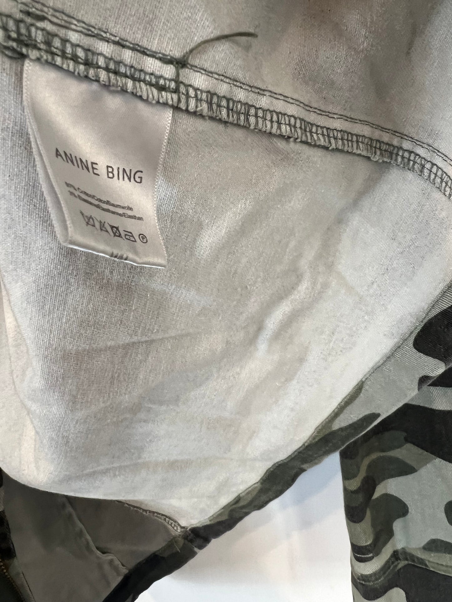 ANINE BING. Chaqueta camuflaje bolsillos. T M