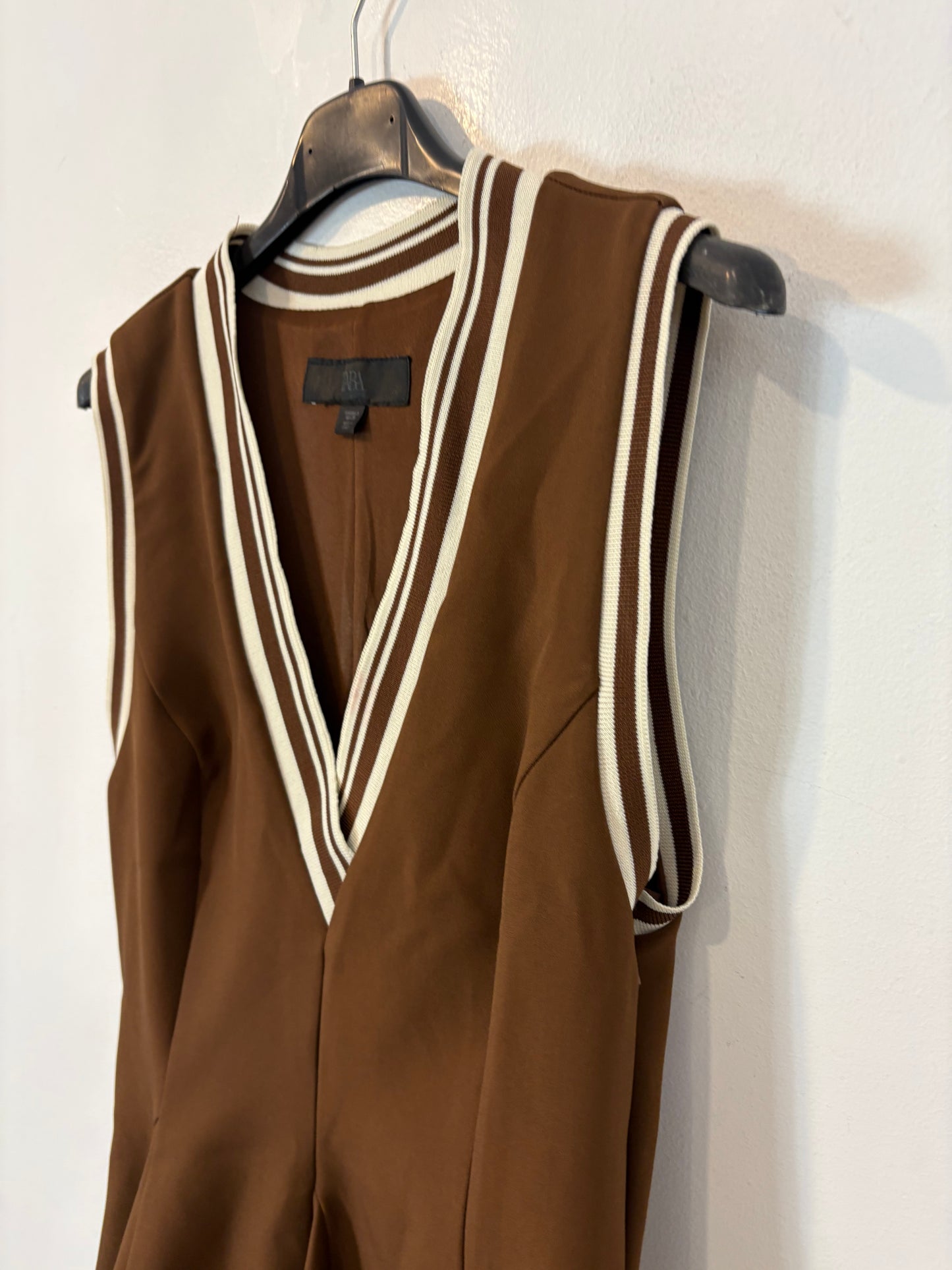 ZARA. Vestido marrón bolsillos